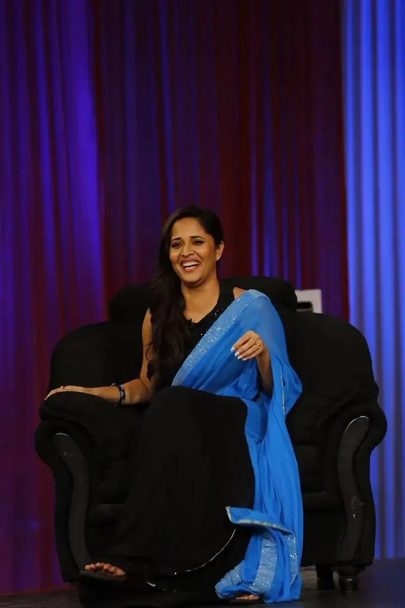 SOUTH INDIAN TV ACTRESS ANASUYA BHARADWAJ IN BLUE SAREE 5